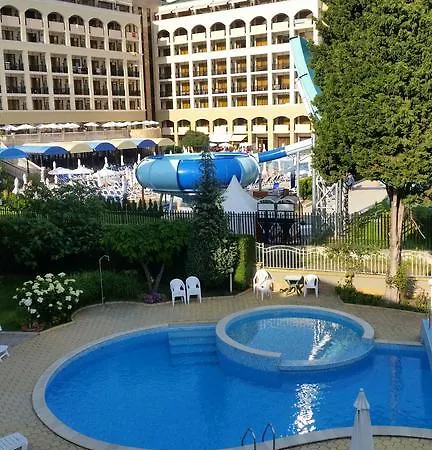 Global City Νεσέμπαρ
