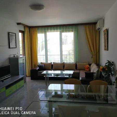 Global City Διαμέρισμα Νεσέμπαρ